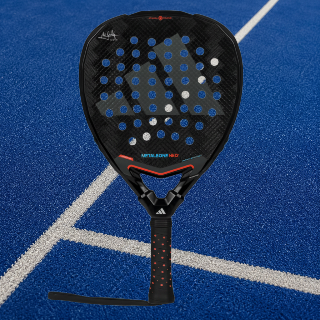 Pala Adidas Metalbone HRD sobre la cancha